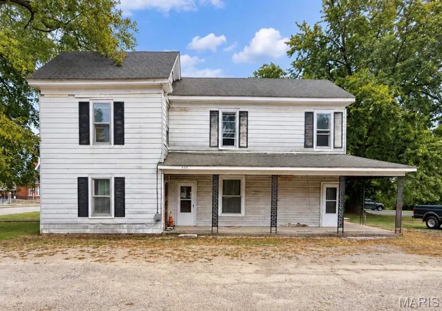 Photo 3 of Single family home for sale at 320 W Columbia St, Farmington, MO 63640 | MLS# MIS26061047 | Listing updated on 2026-10-01