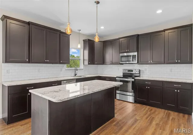 Photo 2 of Single family home for sale at 1045 Palisades Ln, Pacific, MO 63069 | MLS# MIS26061048 | Listing updated on 2026-10-04