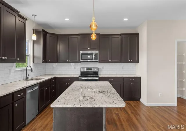 Photo 3 of Single family home for sale at 1045 Palisades Ln, Pacific, MO 63069 | MLS# MIS26061048 | Listing updated on 2026-10-04