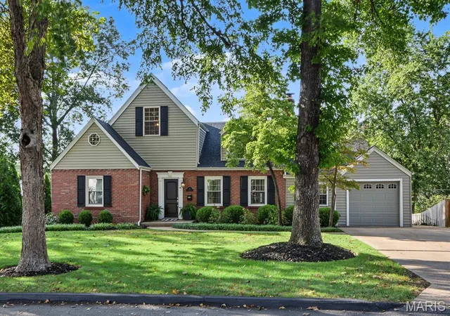 Photo 1 of Sale Pending at 10 Southridge Dr, Saint Louis, MO 63122 | MLS# MIS26061049 | Listing updated on 2026-10-05