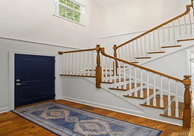 Photo 3 of Sale Pending at 10 Southridge Dr, Saint Louis, MO 63122 | MLS# MIS26061049 | Listing updated on 2026-10-05