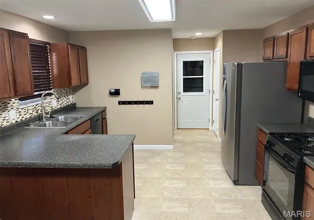 Photo 2 of Sale Pending at 506 East Brk Dr, Aviston, IL 62216 | MLS# MIS26061052 | Listing updated on 2026-09-27