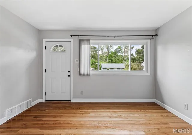 Photo 4 of Single family home for sale at 10826 Canter Way Dr, Saint Louis, MO 63114 | MLS# MIS26061055 | Listing updated on 2026-09-29