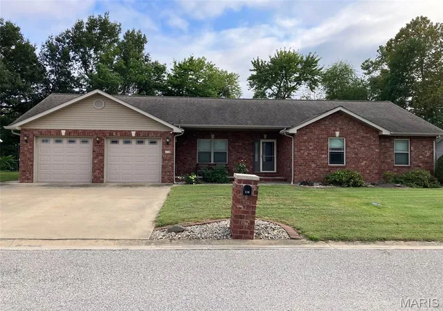 Photo 1 of Single family home for sale at 118 Briarwood Ln, Aviston, IL 62216 | MLS# MIS26061056 | Listing updated on 2026-09-27