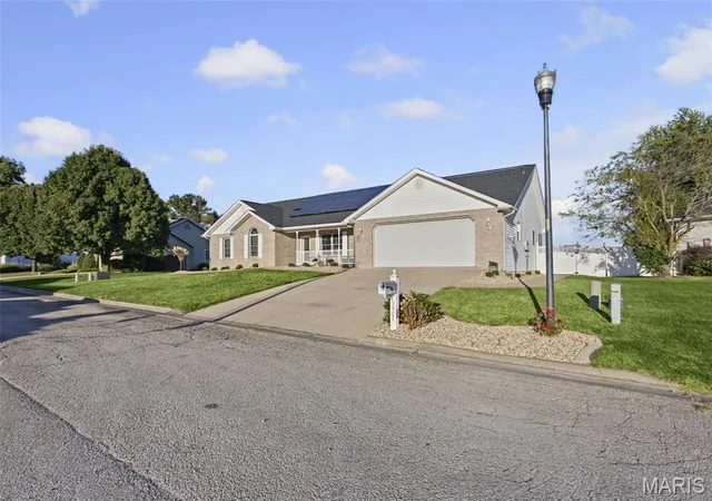 Photo 3 of Single family home for sale at 3507 Castelli Dr, Alton, IL 62002 | MLS# MIS26061061 | Listing updated on 2026-10-06