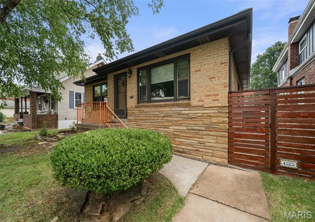 Photo 3 of Sale Pending at 4325 Alma Ave, Saint Louis, MO 63116 | MLS# MIS26061063 | Listing updated on 2026-10-09