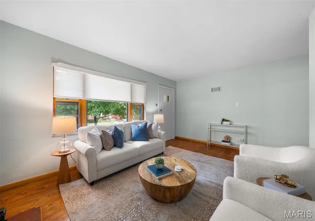 Photo 4 of Sale Pending at 4325 Alma Ave, Saint Louis, MO 63116 | MLS# MIS26061063 | Listing updated on 2026-10-09