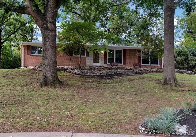 Photo 2 of Single family home for sale at 9 Green Garden Dr, St Ann, MO 63074 | MLS# MIS26061070 | Listing updated on 2026-09-28