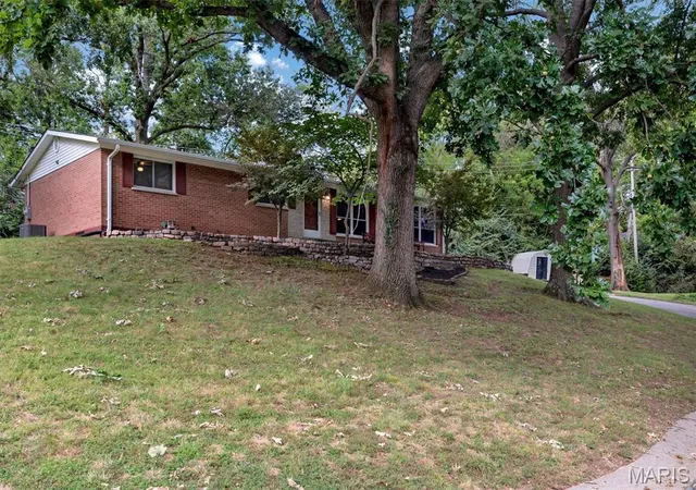 Photo 4 of Single family home for sale at 9 Green Garden Dr, St Ann, MO 63074 | MLS# MIS26061070 | Listing updated on 2026-09-28