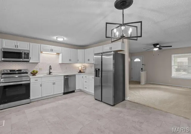 Photo 4 of Single family home for sale at 2007 Hungerford Dr, Florissant, MO 63031 | MLS# MIS26061071 | Listing updated on 2026-09-23