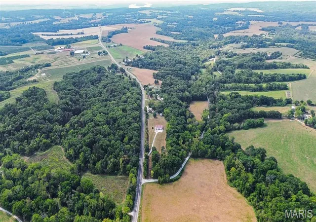 Photo 2 of Sale Pending at 16901 Otterville Rd, Grafton, IL 62037 | MLS# MIS26061072 | Listing updated on 2026-10-01