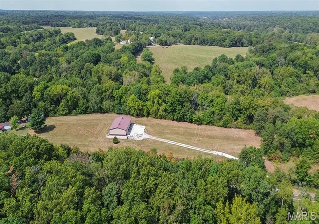 Photo 3 of Sale Pending at 16901 Otterville Rd, Grafton, IL 62037 | MLS# MIS26061072 | Listing updated on 2026-10-01