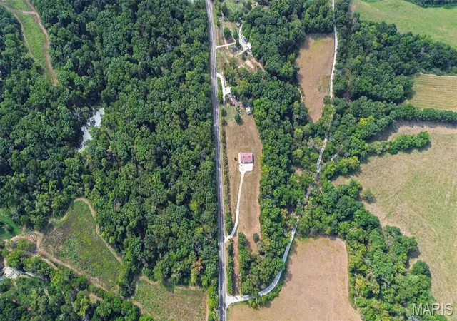 Photo 4 of Sale Pending at 16901 Otterville Rd, Grafton, IL 62037 | MLS# MIS26061072 | Listing updated on 2026-10-01