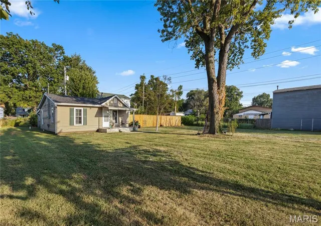 Photo 2 of Single family home for sale at 2704 Myrtle Ave, Granite City, IL 62040 | MLS# MIS26061087 | Listing updated on 2026-09-28