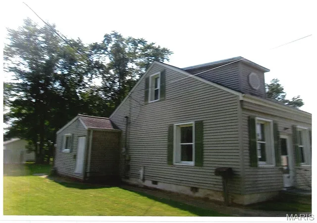 Single family home for sale at 704 W State St, Mascoutah, IL 62258 | MLS# MIS26061088