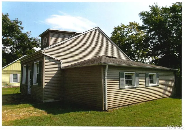 Photo 2 of Single family home for sale at 704 W State St, Mascoutah, IL 62258 | MLS# MIS26061088 | Listing updated on 2026-09-22