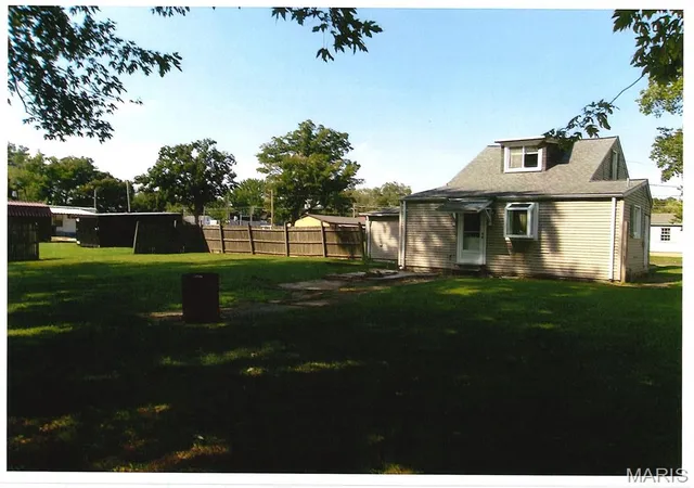 Photo 3 of Single family home for sale at 704 W State St, Mascoutah, IL 62258 | MLS# MIS26061088 | Listing updated on 2026-09-22