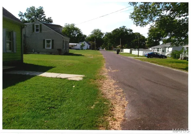 Photo 4 of Single family home for sale at 704 W State St, Mascoutah, IL 62258 | MLS# MIS26061088 | Listing updated on 2026-09-22