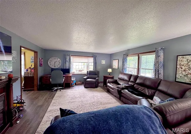 Photo 2 of Single family home for sale at 3307 Hwy Mm, Hannibal, MO 63401 | MLS# MIS26061091 | Listing updated on 2026-10-01