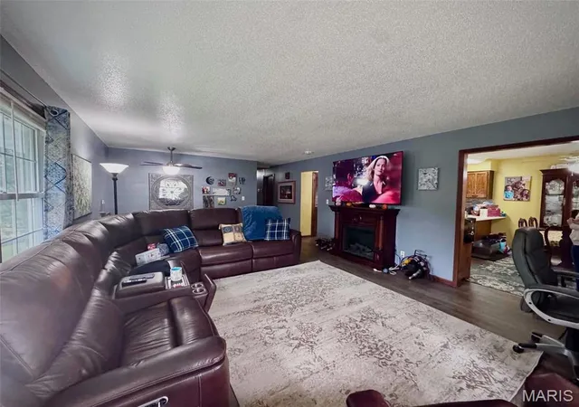 Photo 3 of Single family home for sale at 3307 Hwy Mm, Hannibal, MO 63401 | MLS# MIS26061091 | Listing updated on 2026-10-01