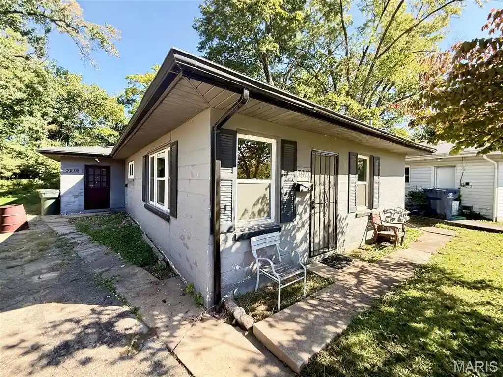 Listing Photo 1 - Condo for sale in 3917 Pomona Ct located at 3917 Pomona Ct, Saint Louis, MO 63116 - Unit 3917 Pomona Ct