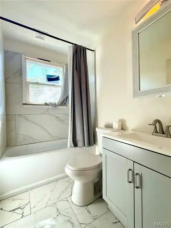 Listing Photo 2 - Condo for sale in 3917 Pomona Ct located at 3917 Pomona Ct, Saint Louis, MO 63116 - Unit 3917 Pomona Ct