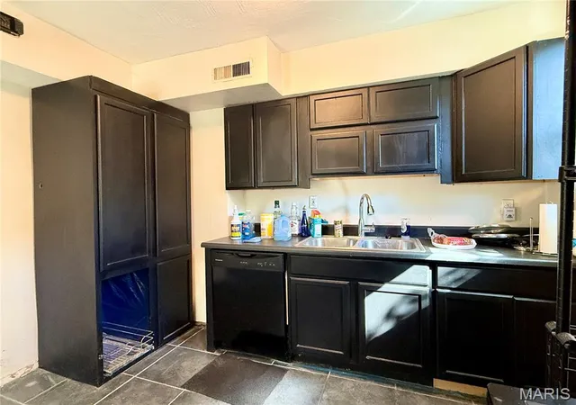Photo 3 of Multi family home for sale at 3917 Pomona Ct, Saint Louis, MO 63116 | MLS# MIS26061094 | Listing updated on 2026-10-08