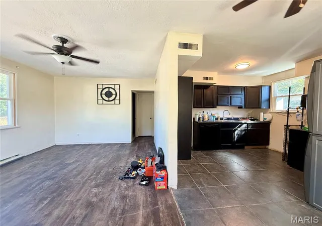 Listing Photo 5 - Condo for sale in building located at 3917 Pomona Ct, Saint Louis, MO 63116