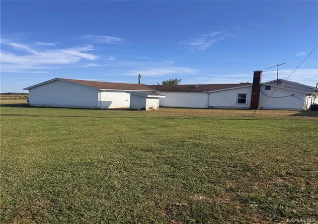 Photo 3 of Sale Pending at 107 E Moro Dr, Moro, IL 62067 | MLS# MIS26061098 | Listing updated on 2026-09-27