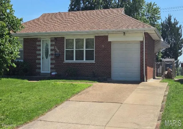 Single family home for sale at 8446 Hampstead Dr, Saint Louis, MO 63123 | MLS# MIS26061101