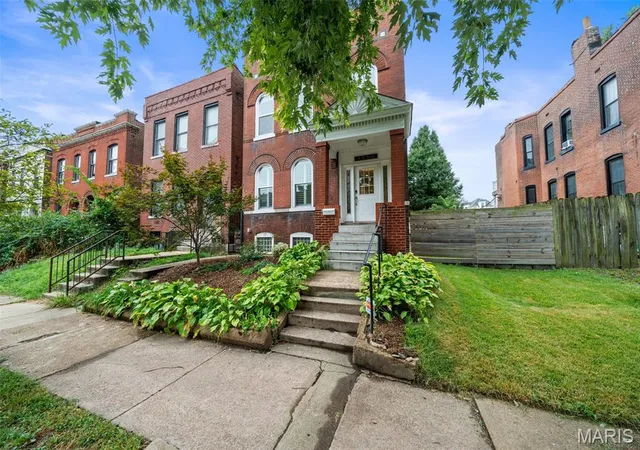 Photo 2 of Single family home for sale at 4550 Oakland Ave, Saint Louis, MO 63110 | MLS# MIS26061103 | Listing updated on 2026-10-18
