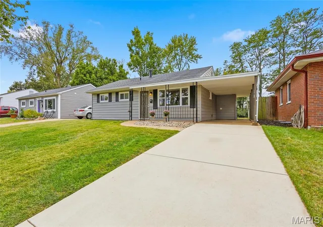 Photo 3 of Sale Pending at 3820 Primm St, Saint Louis, MO 63123 | MLS# MIS26061105 | Listing updated on 2026-10-24