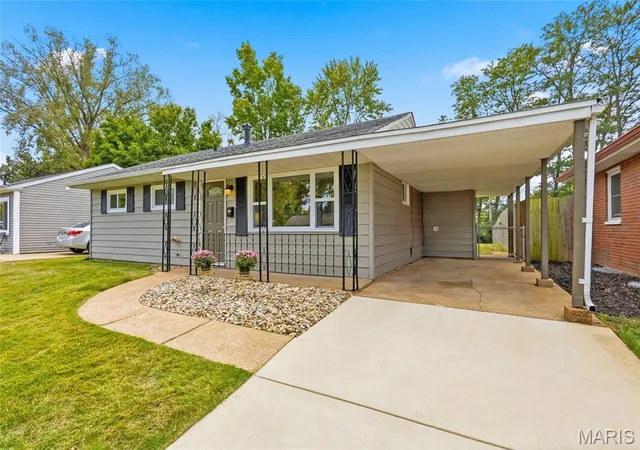 Photo 3 of Sale Pending at 3820 Primm St, Saint Louis, MO 63123 | MLS# MIS26061105 | Listing updated on 2026-10-24