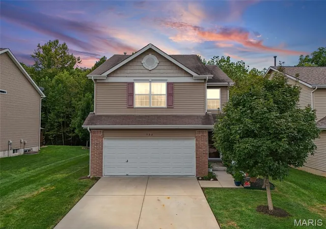 Single family home for sale at 533 Parkgate Dr, Lake Saint Louis, MO 63367 | MLS# MIS26061108