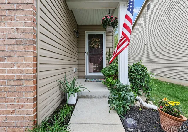 Photo 1 of Single family home for sale at 533 Parkgate Dr, Lake Saint Louis, MO 63367 | MLS# MIS26061108 | Listing updated on 2026-09-24