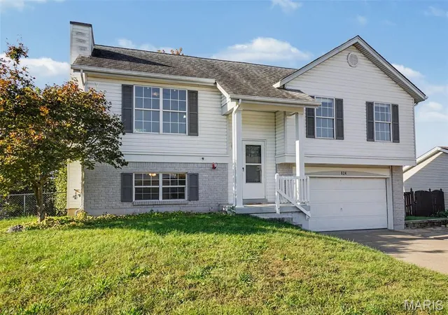 Photo 2 of Single family home for sale at 624 Longhorn Dr, O Fallon, MO 63368 | MLS# MIS26061115 | Listing updated on 2026-10-09