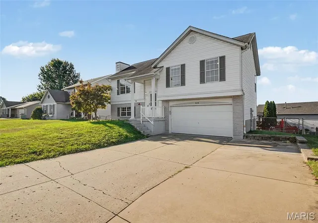 Photo 3 of Single family home for sale at 624 Longhorn Dr, O Fallon, MO 63368 | MLS# MIS26061115 | Listing updated on 2026-10-09