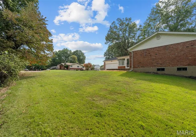Photo 3 of Single family home for sale at 1 Crookham Ct, Florissant, MO 63033 | MLS# MIS26061119 | Listing updated on 2026-10-04