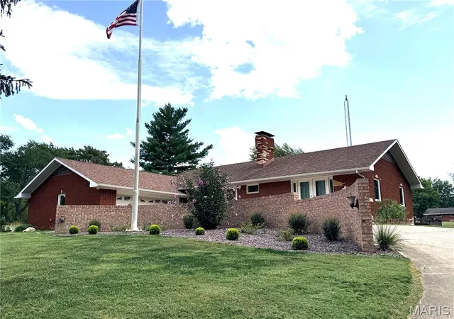 Photo 1 of Single family home for sale at 110 W Teak St, Thayer, IL 62689 | MLS# MIS26061123 | Listing updated on 2026-10-22