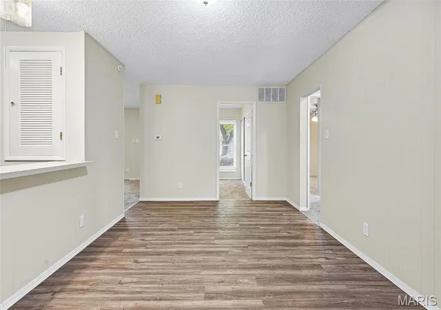 Photo 4 of Single family home for sale at 6766 Lesli Mari Ct, Florissant, MO 63033 | MLS# MIS26061125 | Listing updated on 2026-09-24