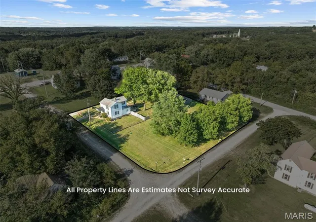 Photo 3 of Single family home for sale at 20 E Avenue, Leslie, MO 63056 | MLS# MIS26061136 | Listing updated on 2026-09-23