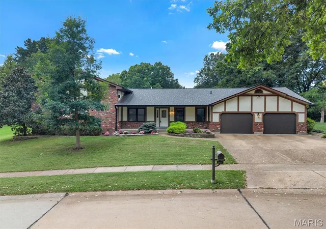 Photo 1 of Sale Pending at 847 Pebblefield Ter, Manchester, MO 63021 | MLS# MIS26061137 | Listing updated on 2026-09-27