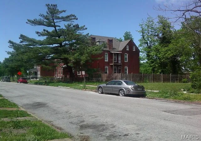 Photo 2 of Sale Pending at 3237 Barrett St, Saint Louis, MO 63107 | MLS# MIS26061141 | Listing updated on 2026-10-07