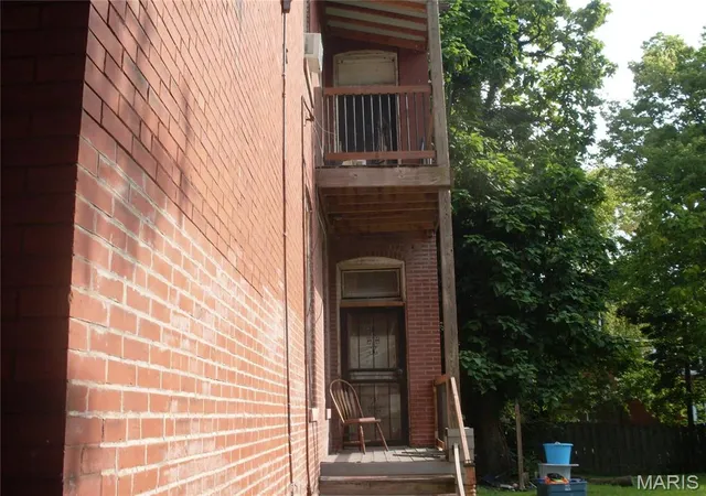 Photo 3 of Sale Pending at 3237 Barrett St, Saint Louis, MO 63107 | MLS# MIS26061141 | Listing updated on 2026-10-07