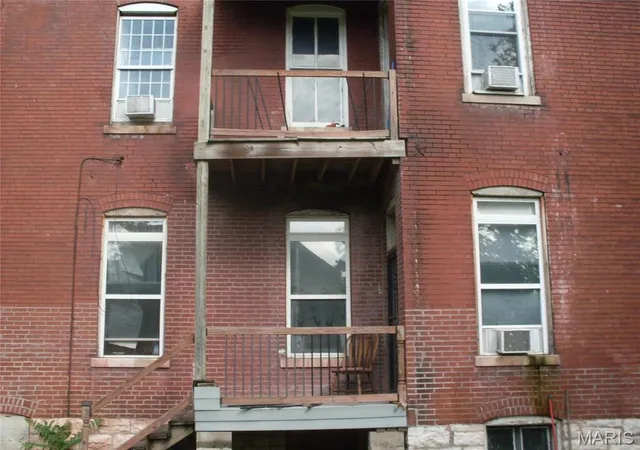 Photo 3 of Sale Pending at 3237 Barrett St, Saint Louis, MO 63107 | MLS# MIS26061141 | Listing updated on 2026-10-07