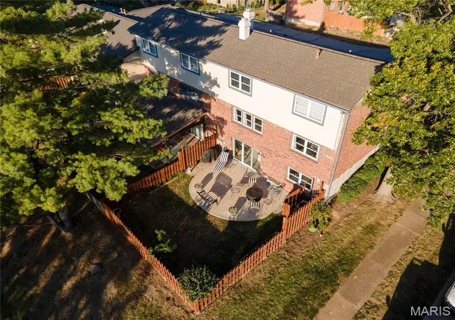 Photo 2 of Condo for sale at 979 Conestoga Dr, Manchester, MO 63021 | MLS# MIS26061142 | Listing updated on 2026-10-13