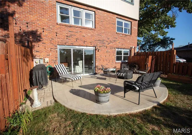 Photo 4 of Condo for sale at 979 Conestoga Dr, Manchester, MO 63021 | MLS# MIS26061142 | Listing updated on 2026-10-13