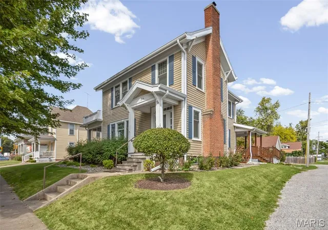 Photo 1 of Single family home for sale at 314 E Washington St, Pittsfield, IL 62363 | MLS# MIS26061158 | Listing updated on 2026-10-09