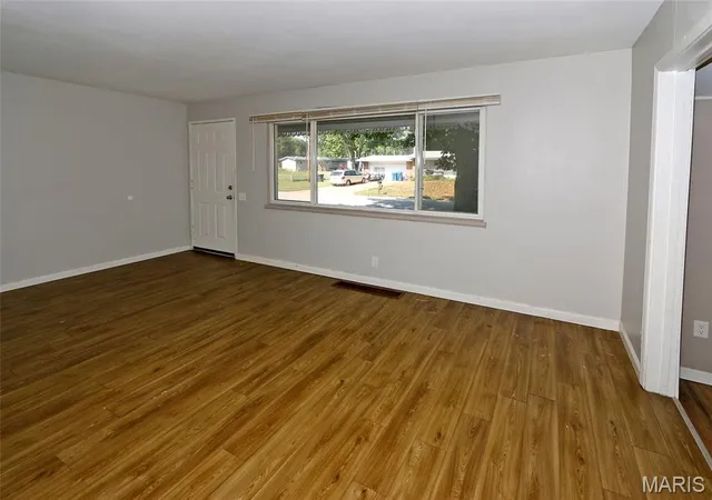 Photo 3 of Single family home for sale at 1586 Champlin Dr, Saint Louis, MO 63136 | MLS# MIS26061160 | Listing updated on 2026-09-24