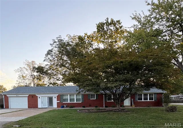 Single family home for sale at 12 Saint James Ave, Swansea, IL 62226 | MLS# MIS26061161